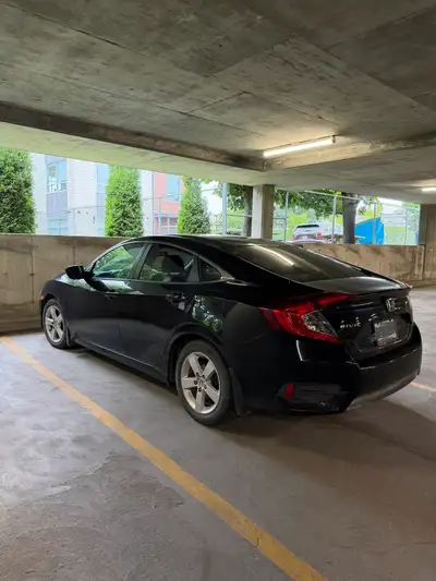 honda civic 2017 en parfait état rien a faire dessus! Elle n’a jamais été accidenté.. tout est fonct...