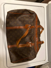  Louis Vuitton purse