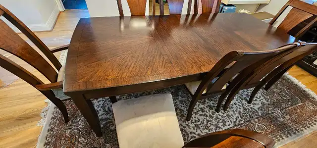 Solid Wood Dining Table & 8 Chairs in Dining Tables & Sets in City of Toronto - Image 4