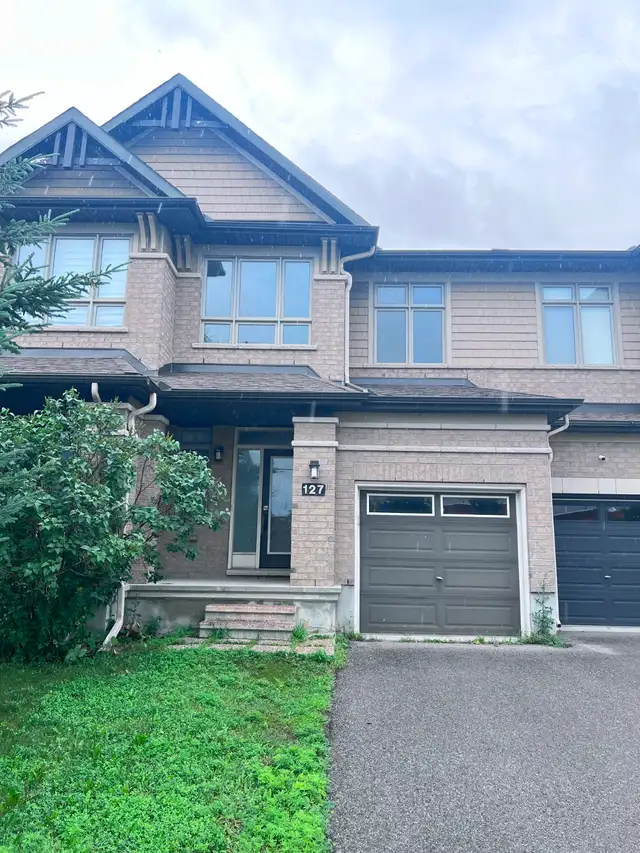 3-Bed Townhome with Finished Basement | Barrhaven | $2,599/Month