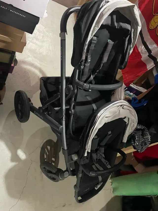 Uppa Baby Vista Stoller with x2 Todler Seats in Strollers, Carriers & Car Seats in Mississauga / Peel Region - Image 4