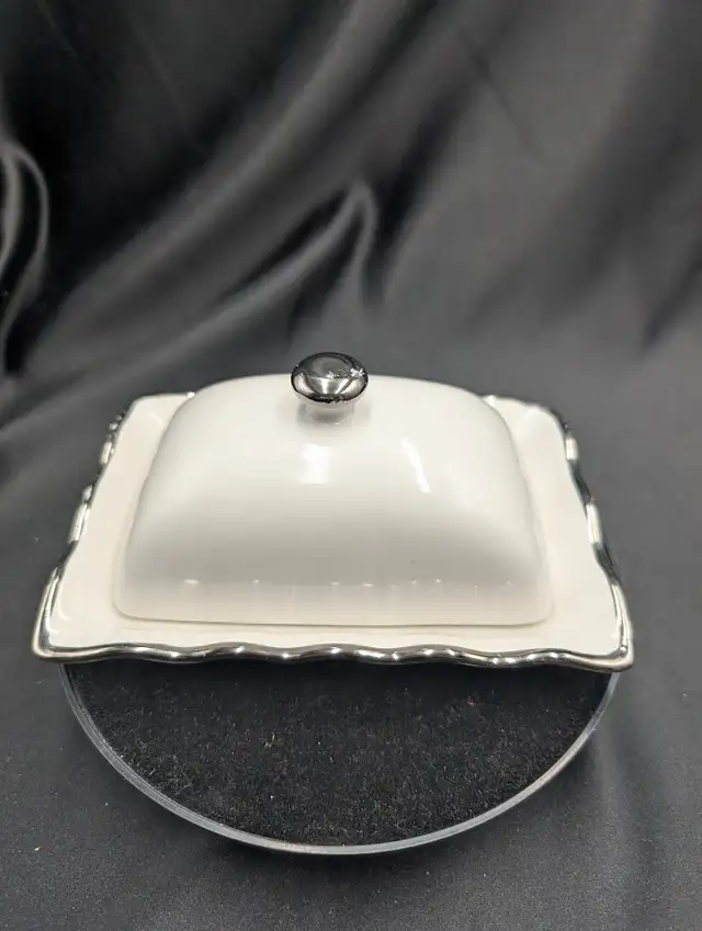 10 Strawberry Street White With Silver Accents Butter Dish63235092961539121