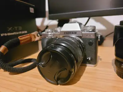 Je vends ma camera Fujifilm X-T3 + XF18-55mmF2.8-4 + Tokina 23mm F.1.4 avec 3 batteries, un sangle e...