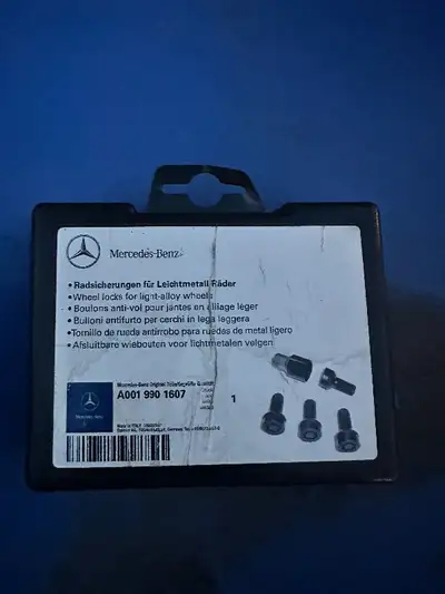 Boulons anti-vol pour jantes Mercedes benz C43 amg. Peut faire aussi sur autre Mercedes c-class