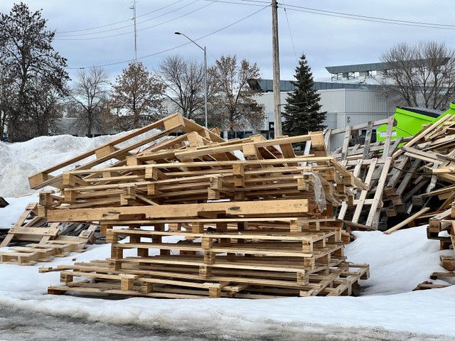 Free Wood Pallets in Free Stuff in Winnipeg