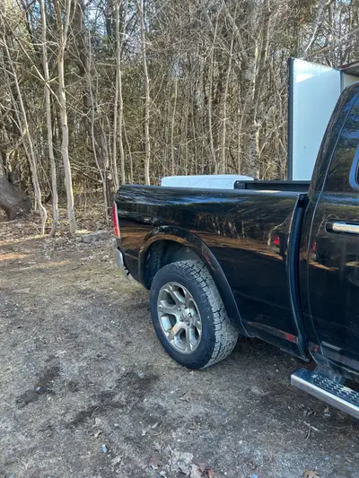 Great condition box off a 2014 dodge ram. Took the flare off to show the wheels arches. $1900 delive...