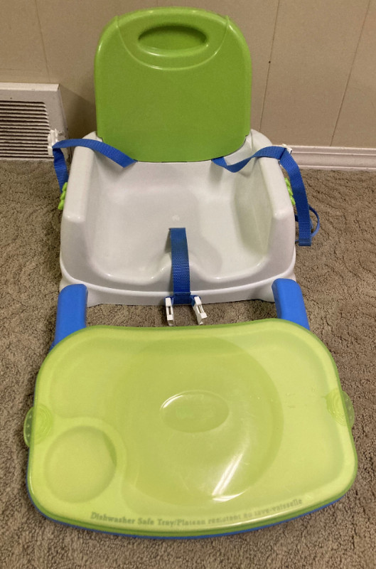 Fisher Price Portable Booster Seat in Feeding & High Chairs in Winnipeg