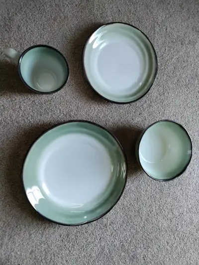 New Gourmet Basic by Mikasa 16 PC Dinnerware for sale., View more