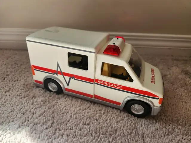 PLAYMOBIL AMBULANCE SET  4221 in Toys & Games in Calgary - Image 6