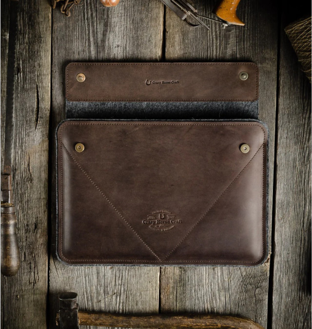 European Leather Case for 16 inch Laptop in Laptops in Calgary - Image 2