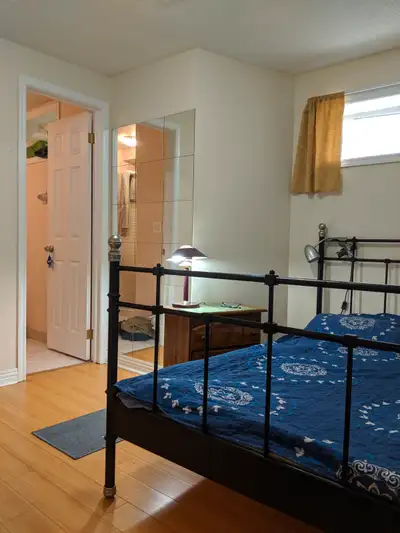 Bright Clean Room Private Bath Parking @York University Village