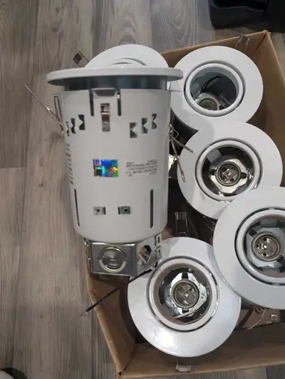 Set of 6 pot lights.