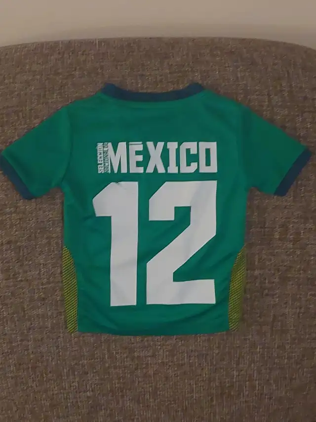 Mexico soccer jersey VG shape Kids Size 2 $10 in Clothing - 2T in Calgary - Image 2