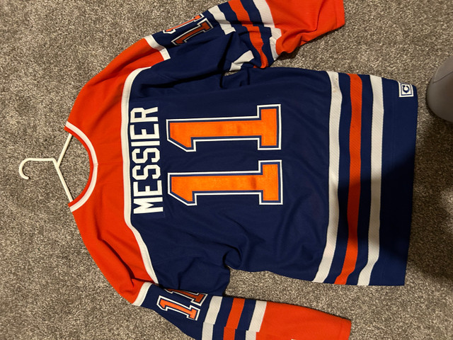 Signed Mark Messier Oilers Jersey in Hockey in St. Albert - Image 2