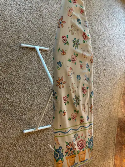 Folding ironing board. Pick up only. Please only messaging if you can pick it up in the StVital area...
