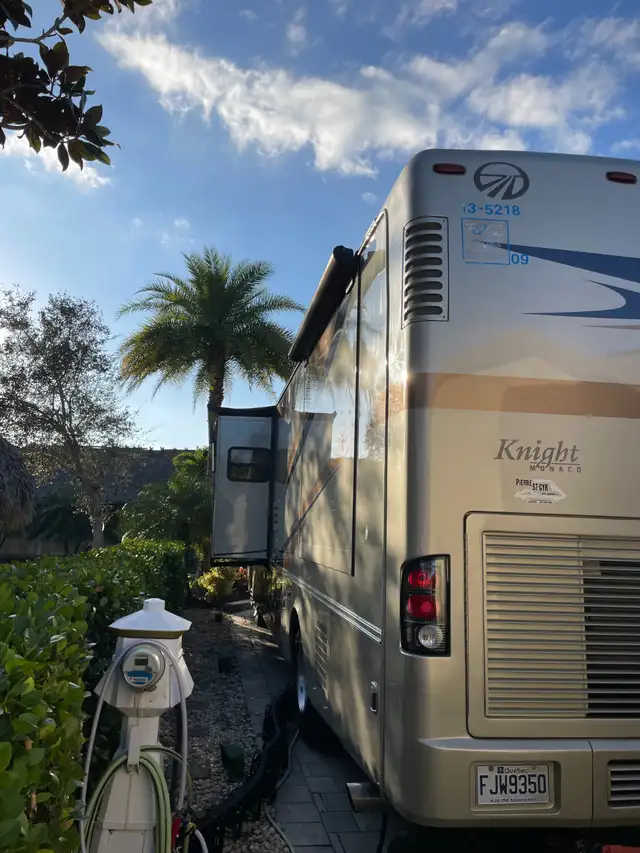 2006 Monaco Kinght PDQ Motorise in RVs & Motorhomes in Sherbrooke - Image 17