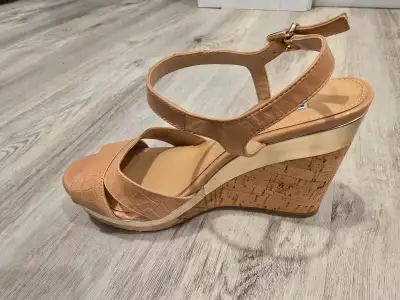 Brand New Leather Tan Arnold Churgin Platform Sandals 1" cork platform 3.5" cork heel (total 4.5" wi...