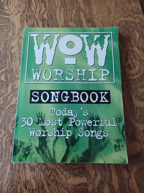 worship song book  $15 dans Autre  à Cambridge