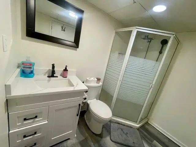 Private Room for Rent in Room Rentals & Roommates in Oshawa / Durham Region - Image 4