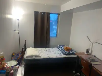 Female Unit Sublet / Lease Takeover (April – August) Looking for someone to sublet or take over a fe...