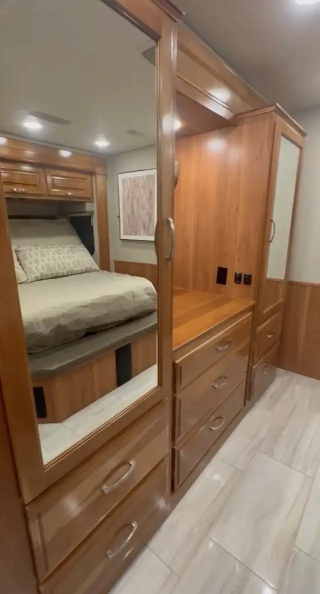 2019 Jayco Embark 39T2 Motorhome - Low Miles in RVs & Motorhomes in Grande Prairie - Image 9
