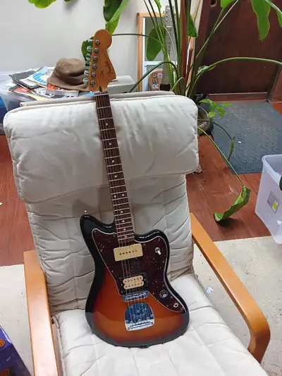 Excellent condition Fender Jazzmaster. MIM w a Dimarzio Super Distortion in the bridge for the true...