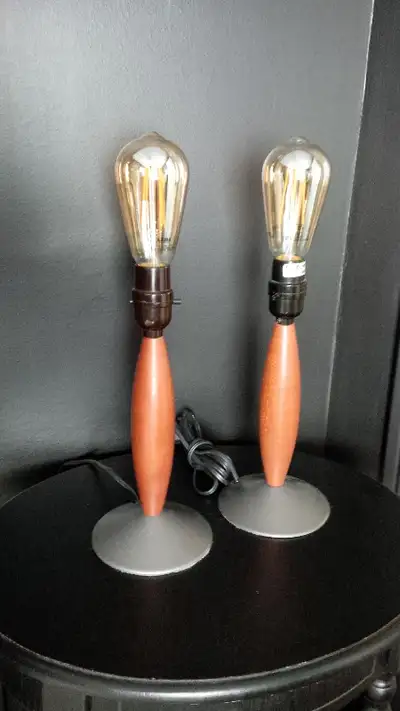 2 Petites Lampes de Chevet - Small Bedside or Table Lamps, View more