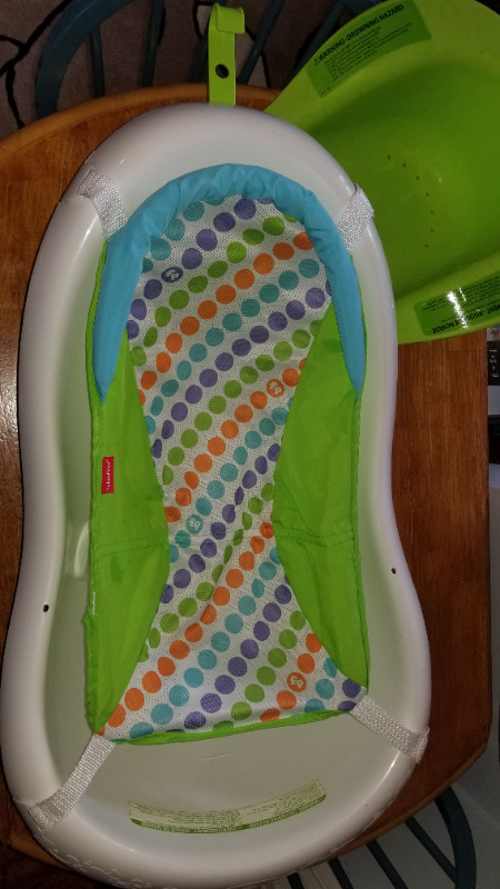 Fisher Price 4-in-1 Sling 'n Seat Baby Bath Tub in Bathing & Changing in Markham / York Region