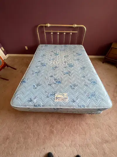 Lit Queen (80po x 60po) avec tête en laiton, View more