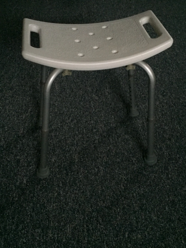 ADJUSTABLE BATH SEAT & FOLDING STEEL COMMODE in Health & Special Needs in Kingston - Image 3