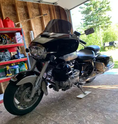 2003 Honda Valkyrie Interstate 1500 cc for sale in excellent condition well maintained $6.500 comes...