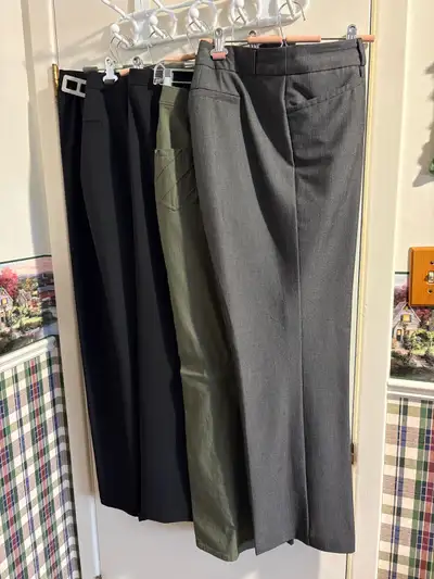 Dress pants/pantalon habillé sizes 18-20, View more