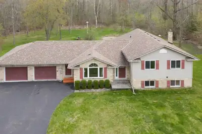 Tranquil Forest Retreat – 4BR/3BA – 1.5 Hours from Toronto Escape to nature without sacrificing comf...