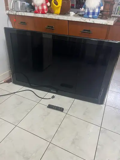 Samsung 55  inch TV with remote., View more