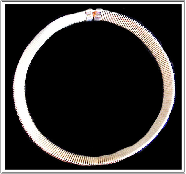 GOLD WIDE ROUNDED CLEOPATRA STYLE CHOKER NECKLACE in Jewellery & Watches in Oshawa / Durham Region - Image 2