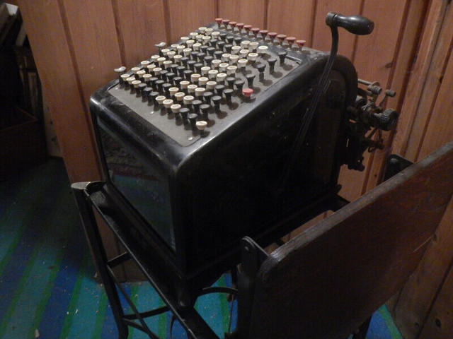 ANTIQUE ACCOUNTING ADDING MACHINE WITH GLASS SIDES AND STAND, in Arts & Collectibles in Thunder Bay - Image 2