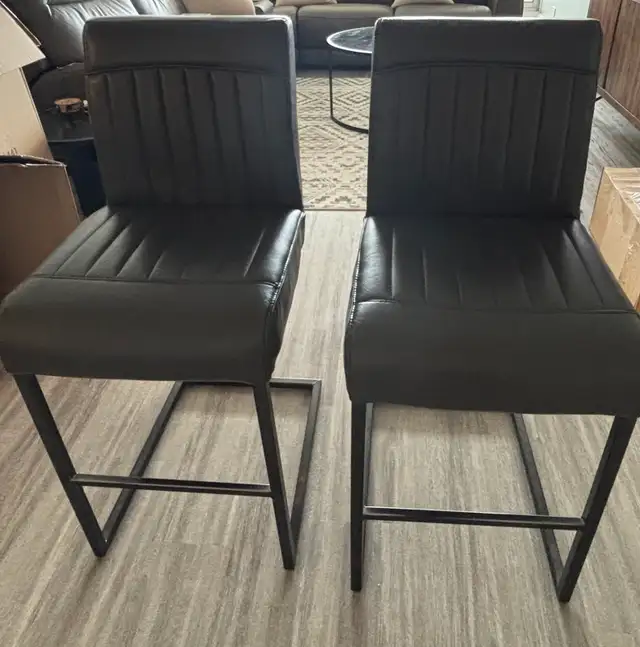 2 counter height stools (Berkeley Model - Urban Barn) in Chairs & Recliners in Winnipeg - Image 2