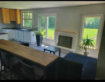 2 bedroom main floor house apartment for rent in Caledon ( cheltenham ) on Creditveiw Road just nort...