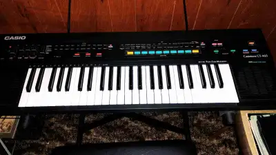 Casio CT-460 Keyboard – Perfect Condition + Accessories, View more