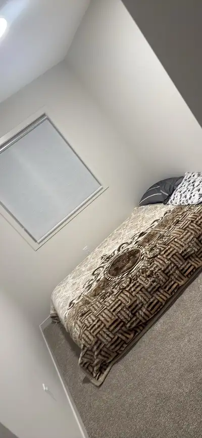 Room for rent in Alces SW Edmonton brand new bed room for rent asking for 500 a month due on the 1 o...