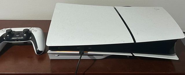 PlayStation 5 Console Disc Edition in Sony Playstation 5 in Oshawa / Durham Region - Image 3