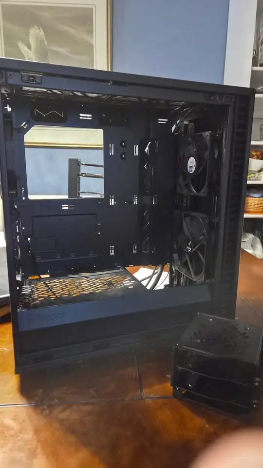 Fractal Design Define 7 Compact in System Components in Ottawa - Image 4