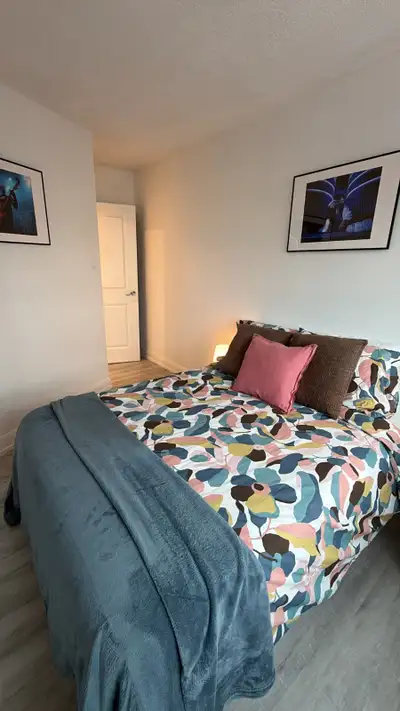 Comfortable Furnished Private Room in Downtown Toronto – All Utilities Included! Price: $1,200 (All-...