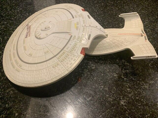 Star Trek Enterprise  Model Assembled -14" x 11" in Arts & Collectibles in City of Halifax - Image 3