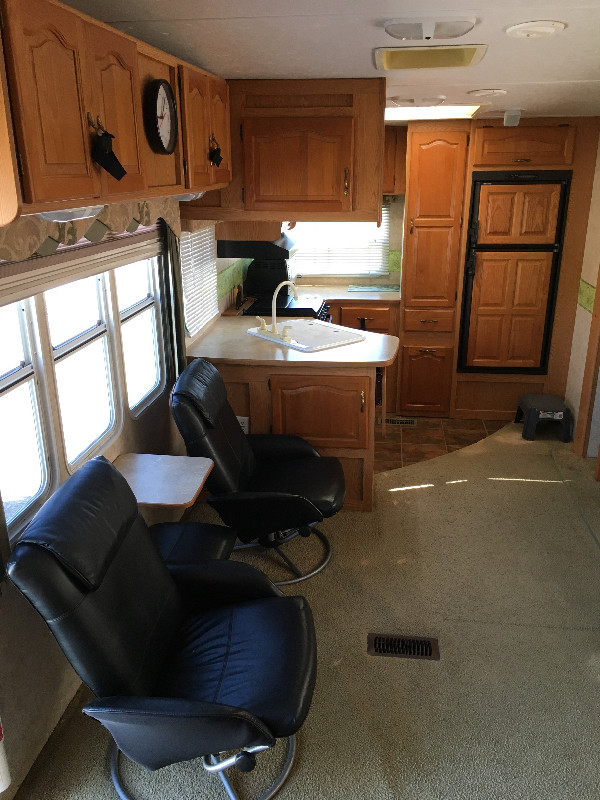 2005 Cougar 29’ 5th Wheel in Travel Trailers & Campers in North Bay - Image 3