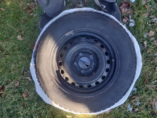 Bridgestone Blizzak winter tires in Tires & Rims in City of Halifax - Image 4