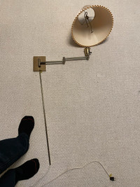 Light - Brass wall mounted swivel lamp