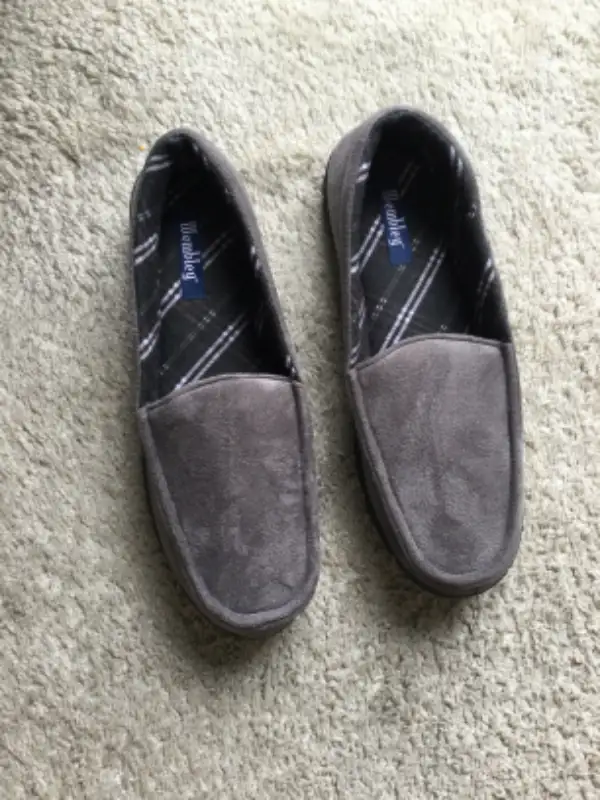 New Wembley Men’s Slippers in Men's Shoes in Calgary - Image 3