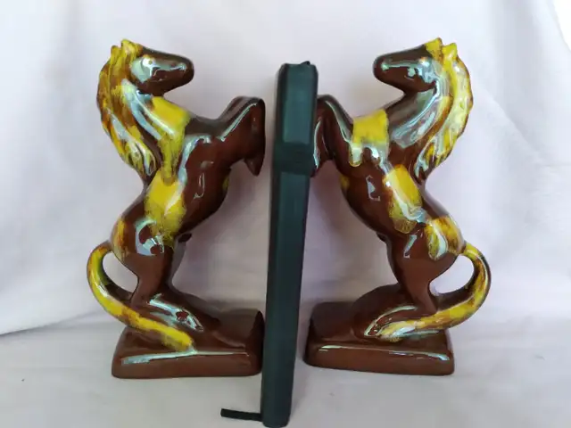 Blue Mountain Pottery Rearing Horse Bookends in Arts & Collectibles in Barrie - Image 3