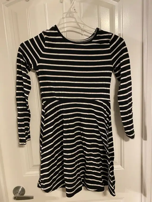 Girls size 10/12 tops/dresses  in Kids & Youth in Edmonton - Image 3